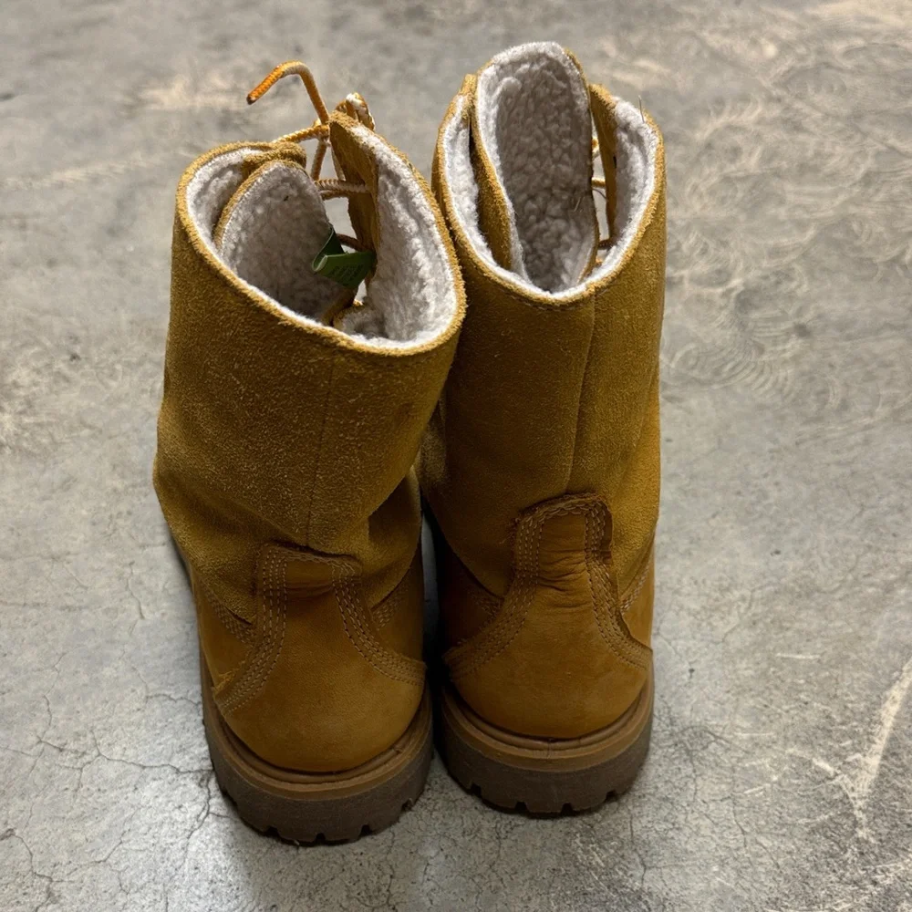 Timberland Authentics Teddy Fleece Boots in wheat nubuck leather